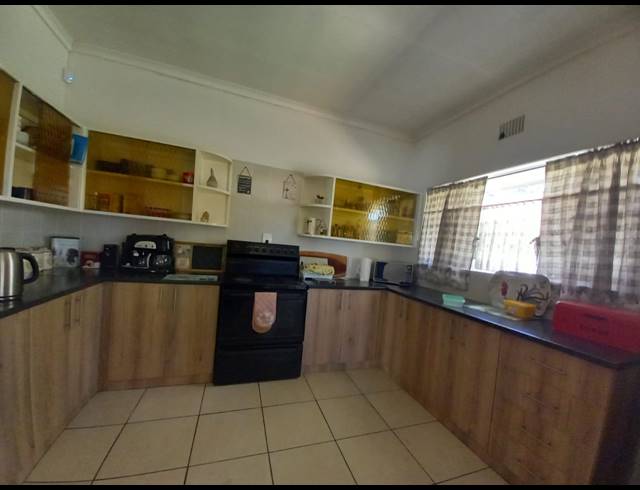 4 BEDROOM HOUSE FOR SALE IN UNITAS PARK